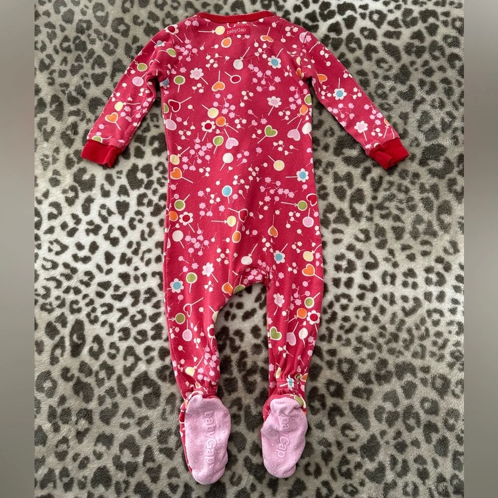 2007 babyGap Floral One Piece Footed Sleepwear in Pink Size 6-12 Months